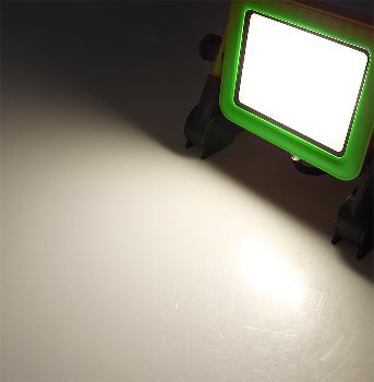 LED-Baustrahler "CTS-50W V4" 230V - 50W, IP44, 4350lm, 4000K, mit Ständer