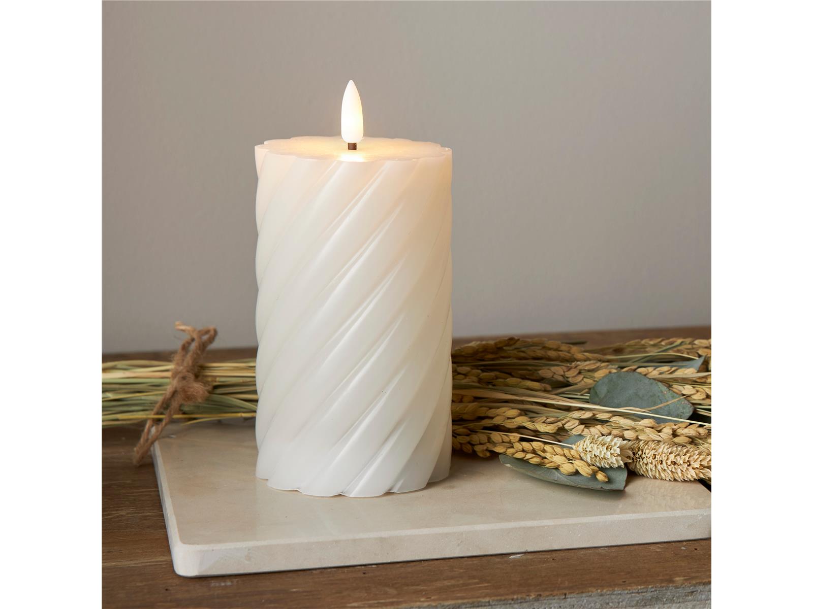 LED-Echtwachskerze, ''Flamme Swirl'', weiß, 15x7,5cm, naturgetreue Flamme
