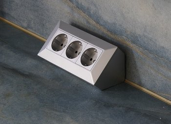 3-fach Steckdosenblock, silber - 250V~/ 16A, Aufbaumontage