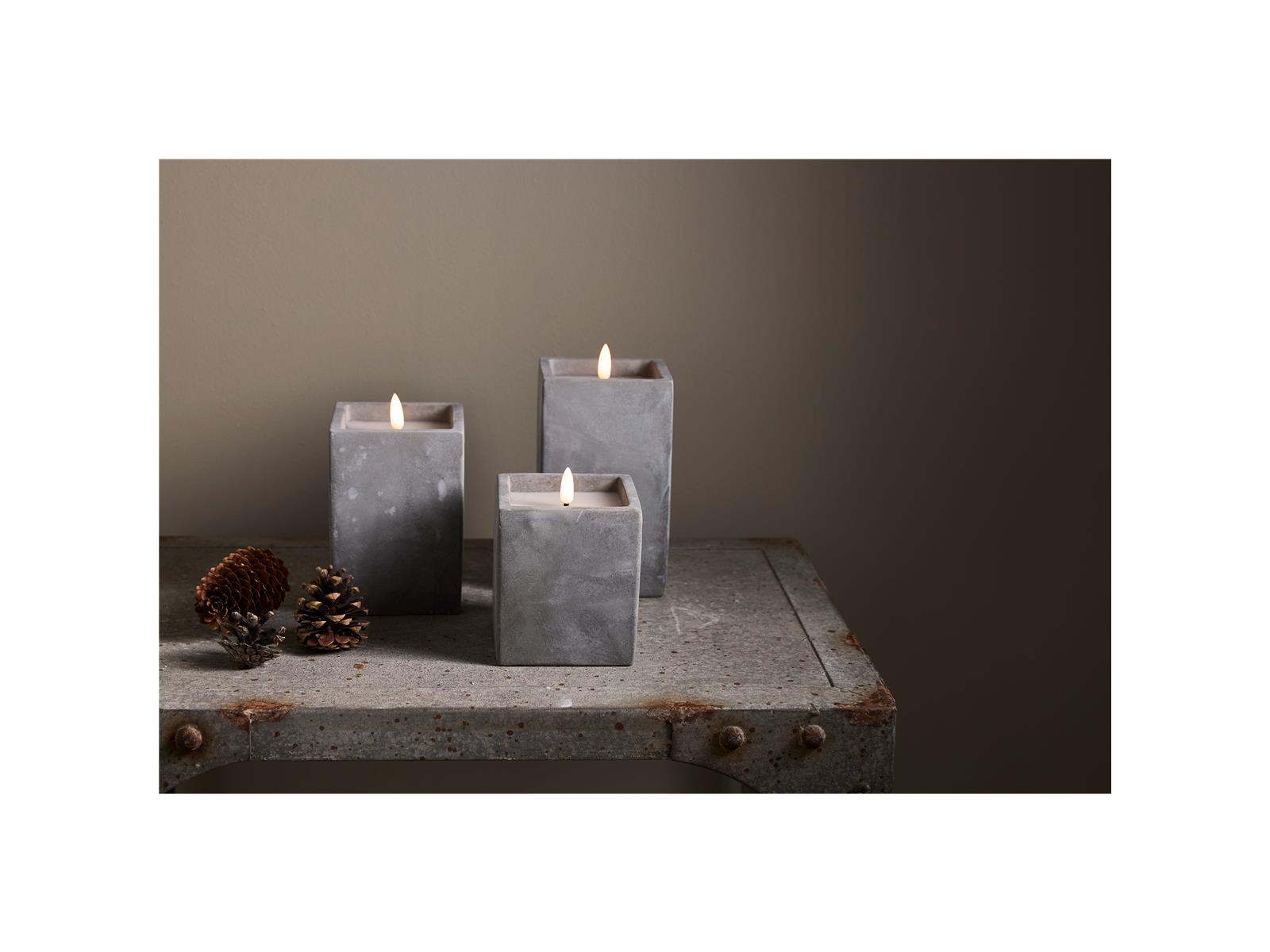 LED Wachskerze ''Flamme Cem'', zementfarben, flackernd, 8,5x16,5cm