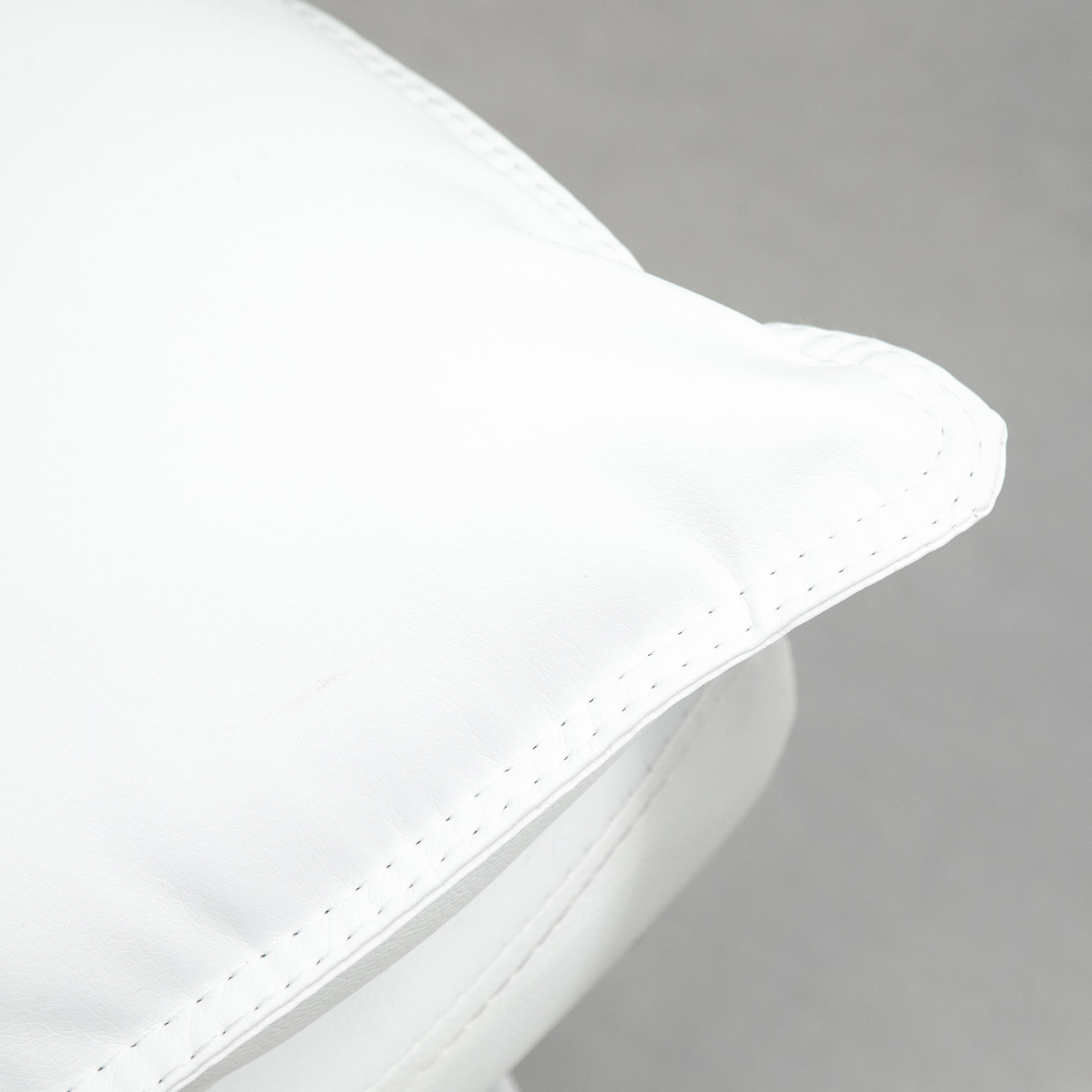 Bürostuhl mit Liegefunktion, ergonomisch höhenverstellbar  mit Fußstütze, gepolstert, bis 135 kg belastbar, 66 x 72 x 122-130 cm, Weiß