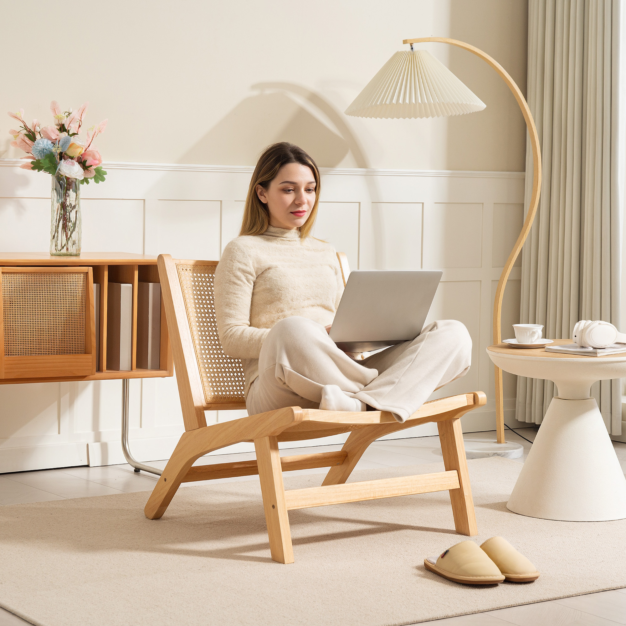 Rattanstuhl, Lesestuhl, Holzrahmen, breiter Sitz, 64 x 70 x 74 cm, Naturholz