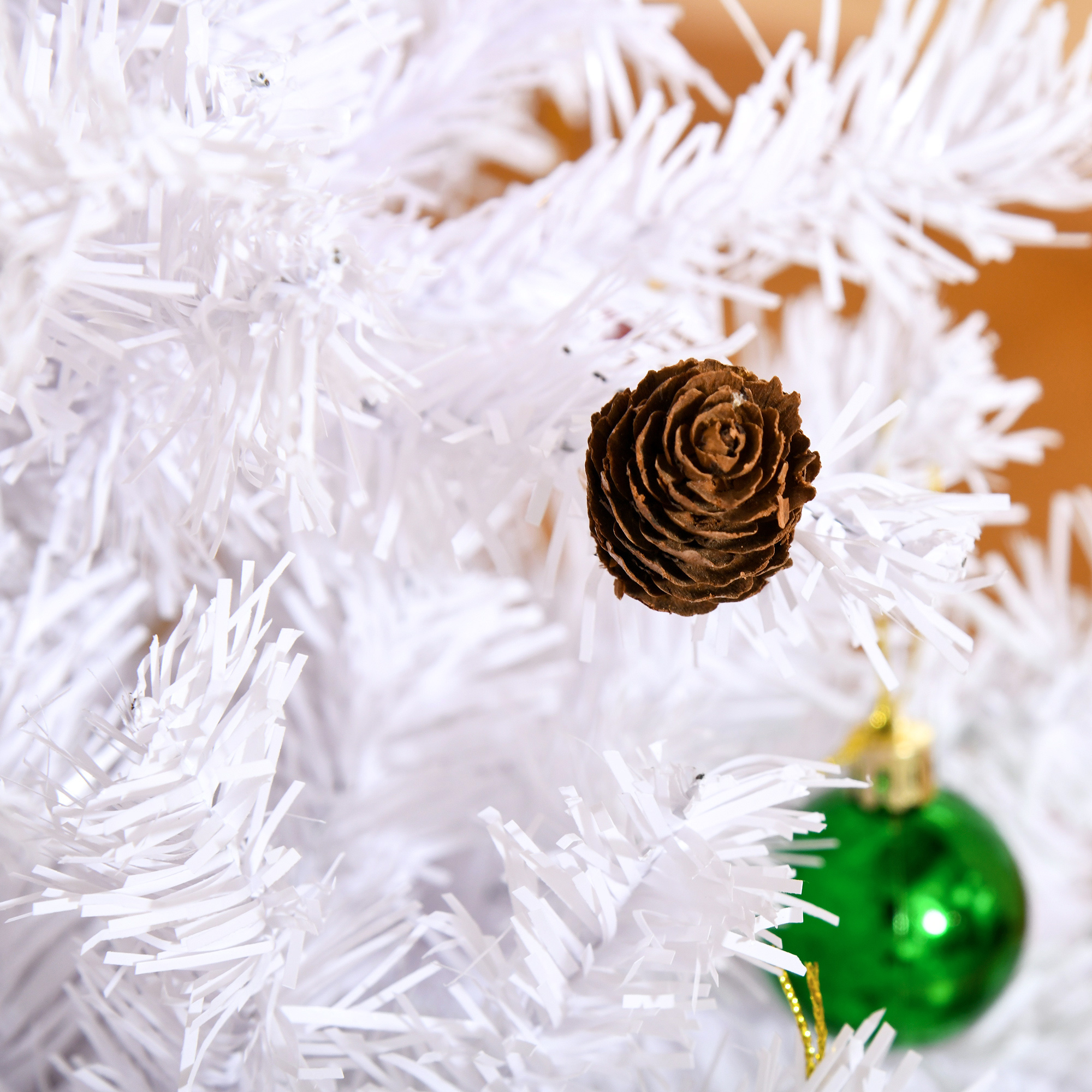 Künstlicher Weihnachtsbaum 150 cm künstlich Tannenbaum mit Kugeln, Glocken, Trommeln, Geschenkboxen, Christbaum mit 680 Spitzen, 12 Tannenzapfen Weihnachtsdeko inkl, Metallständer für drinnen