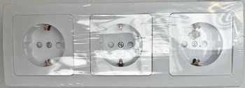 DELPHI Set 3 Steckdosen + 3-fach Rahmen - 250V~/ 16A, Steckanschluss, weiß