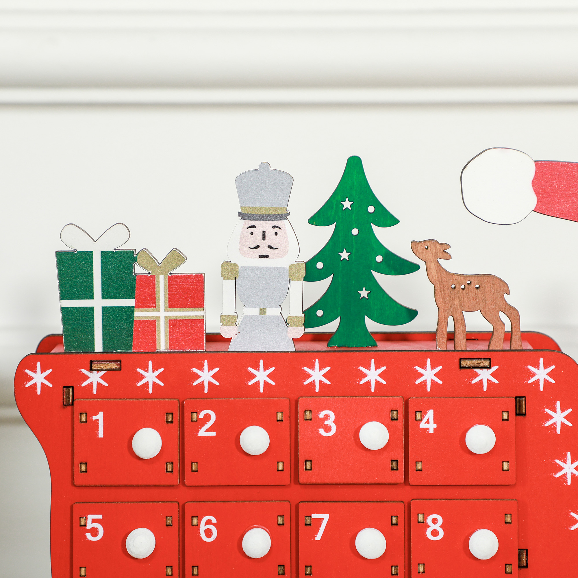 Adventskalender Weihnachtsmann mit Schlitten, 24 Fächer, wiederverwendbar, 22,5x8x36 cm, Rot