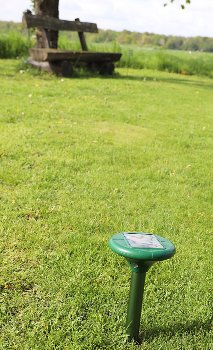 Maulwurf- + Wühlmaus-Schreck Premium - Solar, Schall + Vibration, bis zu 900m²