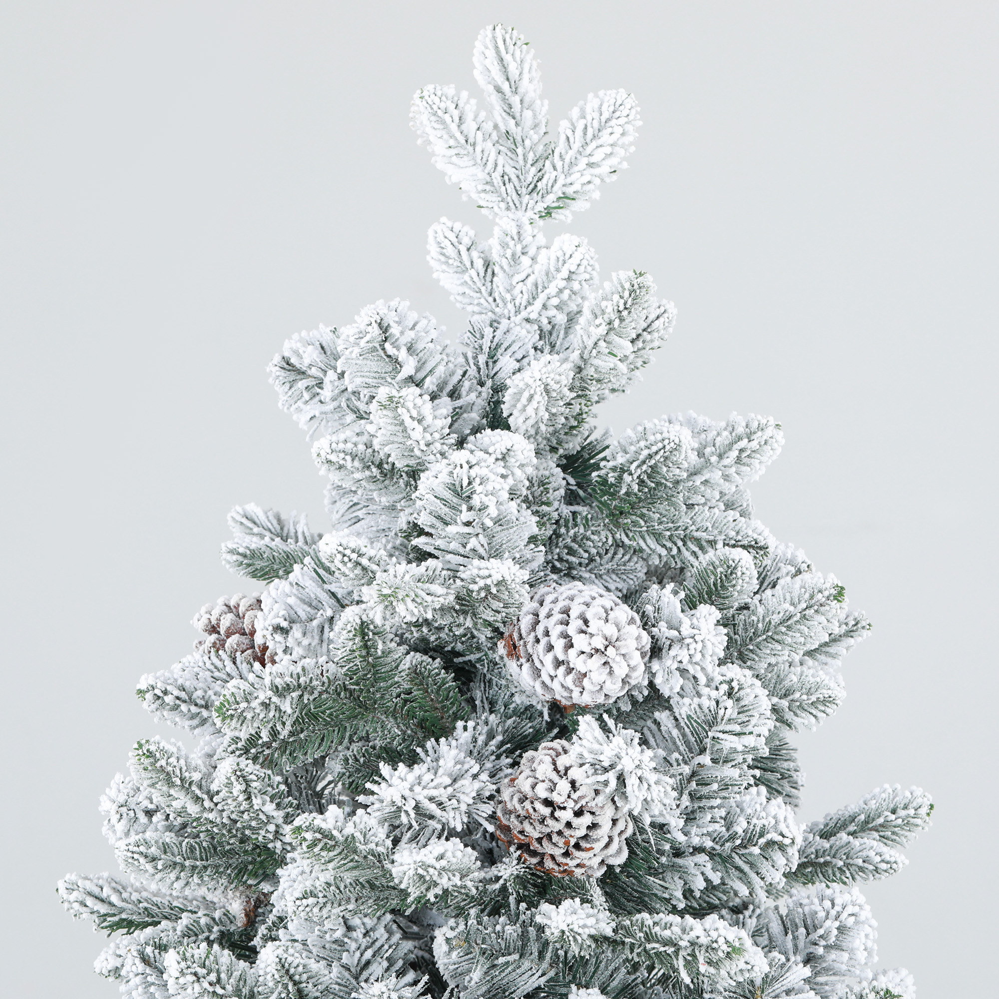 Weihnachtsbaum, Kunstschnee & Tannenzapfen, realistisch, flammhemmend, Metallfuß, 183 cm, Grün