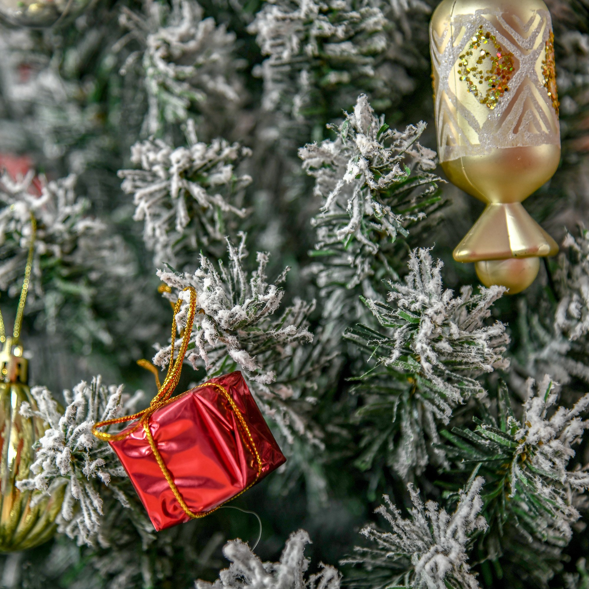 Künstlicher Weihnachtsbaum 180 cm Bleistift Kiefernbaum mit Schnee, 492 Spitzen für drinnen
